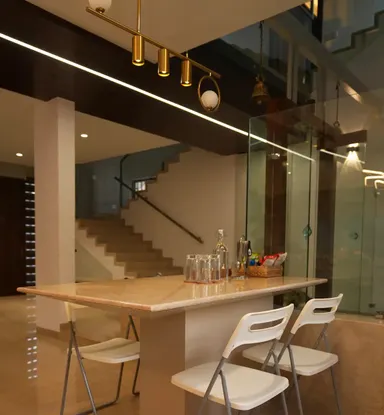 Elegant Contemporary Mansion image 12