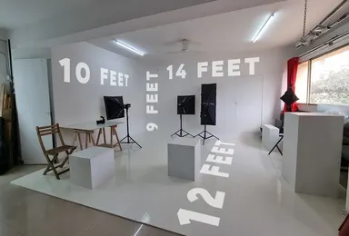 Centrally Located studio with a Kitchen set up image 5