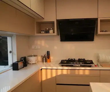 Elegant Contemporary Mansion image 2