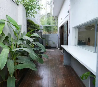 Elegant Contemporary Mansion image 11