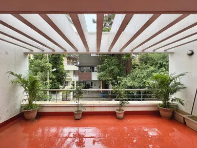 Sunlit Duplex Villa image 5