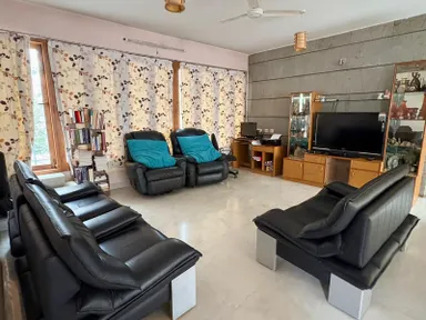 Sunlit Duplex Villa image 7