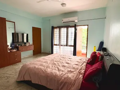 Sunlit Duplex Villa image 8