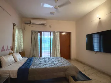 Sunlit Duplex Villa image 9