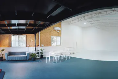 Photo/Video Studio with Cyclorama Floor image 3
