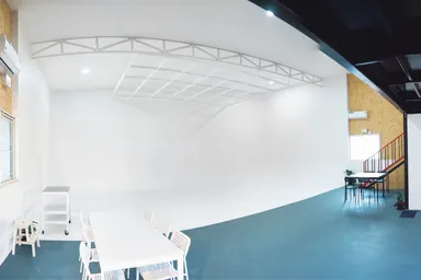 Photo/Video Studio with Cyclorama Floor image 4