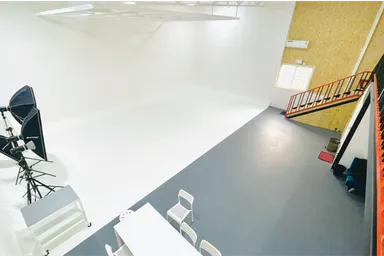 Photo/Video Studio with Cyclorama Floor image 17