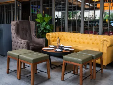 Luxe Irish Style Resto Bar image 3