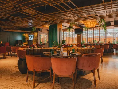 Luxe Irish Style Resto Bar image 7