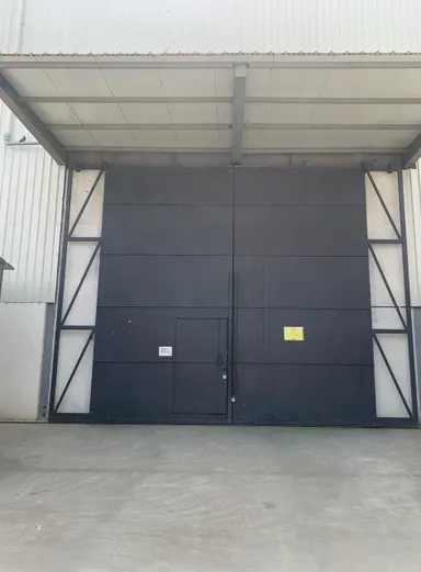 Massive Studio Space with Amenities image 11