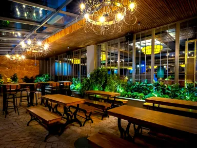 Luxe Irish Style Resto Bar image 10