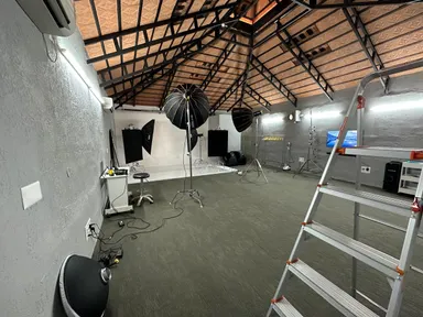 Professional photography studio in HRBR Layout image 2