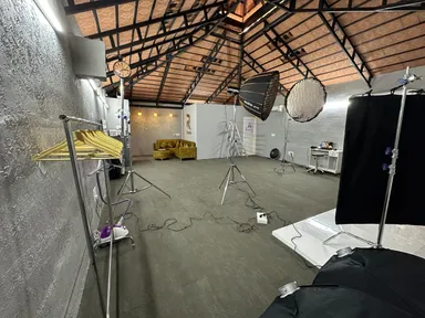 Professional photography studio in HRBR Layout image 3