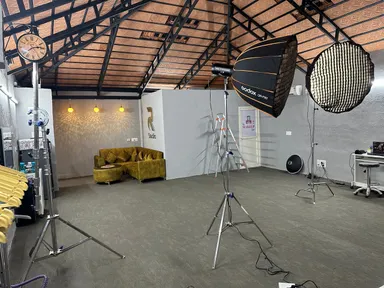 Professional photography studio in HRBR Layout image 4