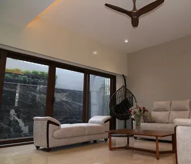 Elegant Contemporary Mansion image 21