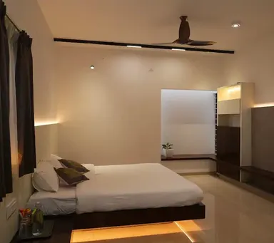 Elegant Contemporary Mansion image 20