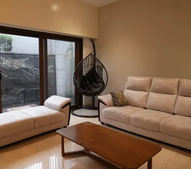 Elegant Contemporary Mansion image 24