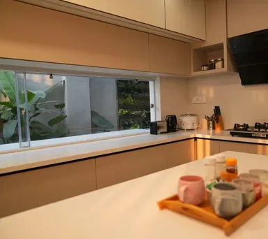 Elegant Contemporary Mansion image 26