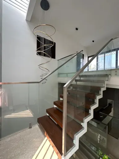 Elegant Contemporary Mansion image 30