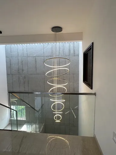 Elegant Contemporary Mansion image 3